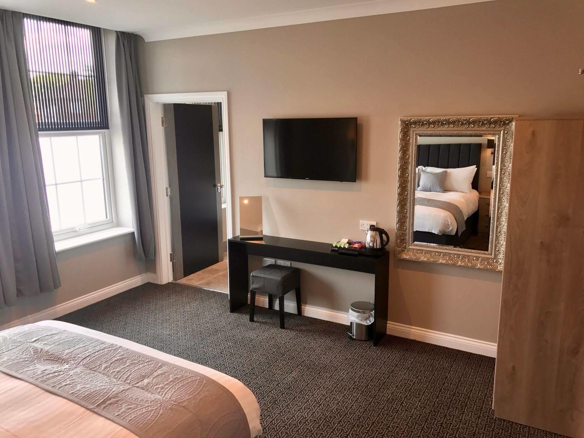 The Raven Hotel Corby Eksteriør bilde