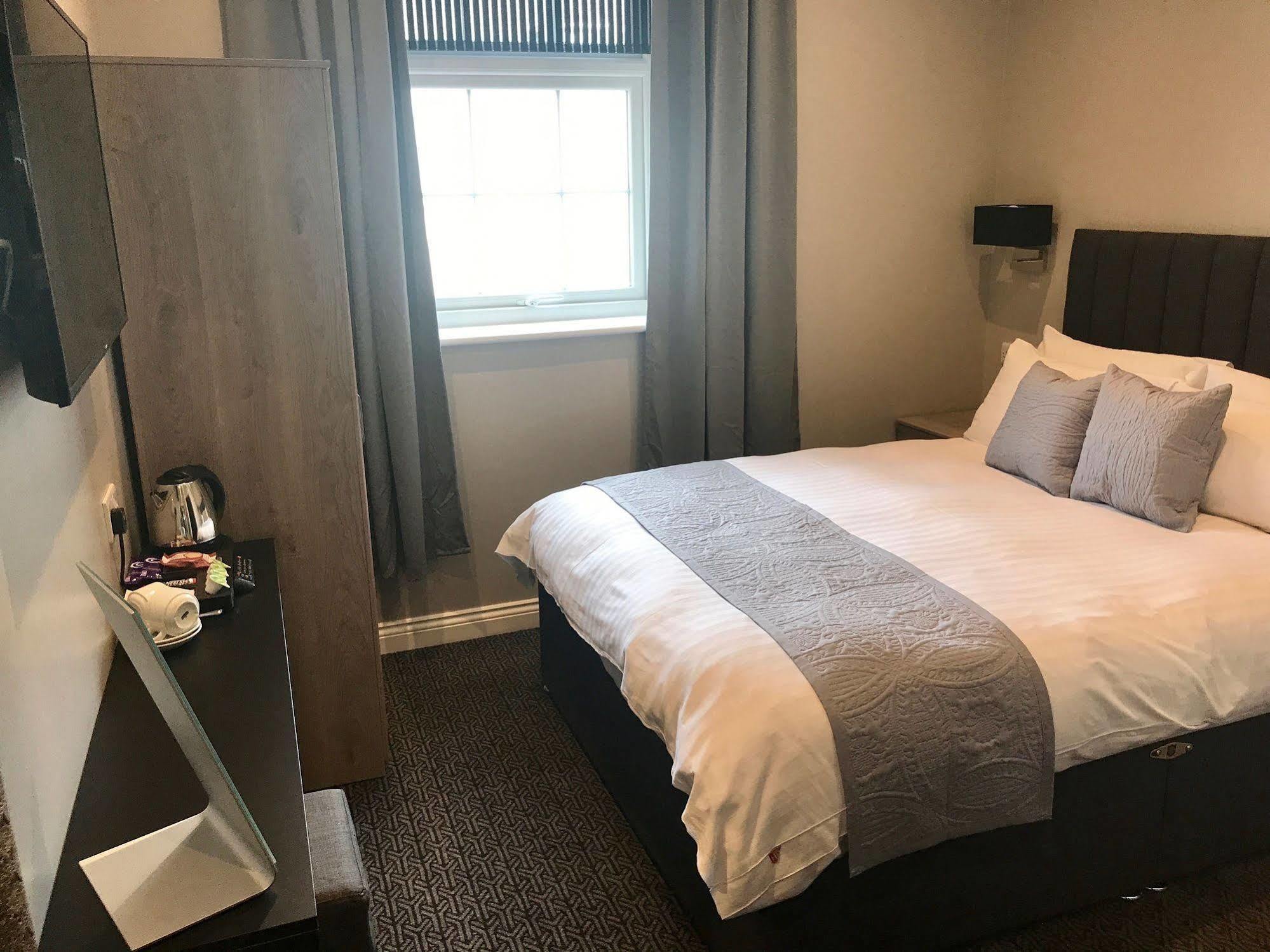 The Raven Hotel Corby Eksteriør bilde
