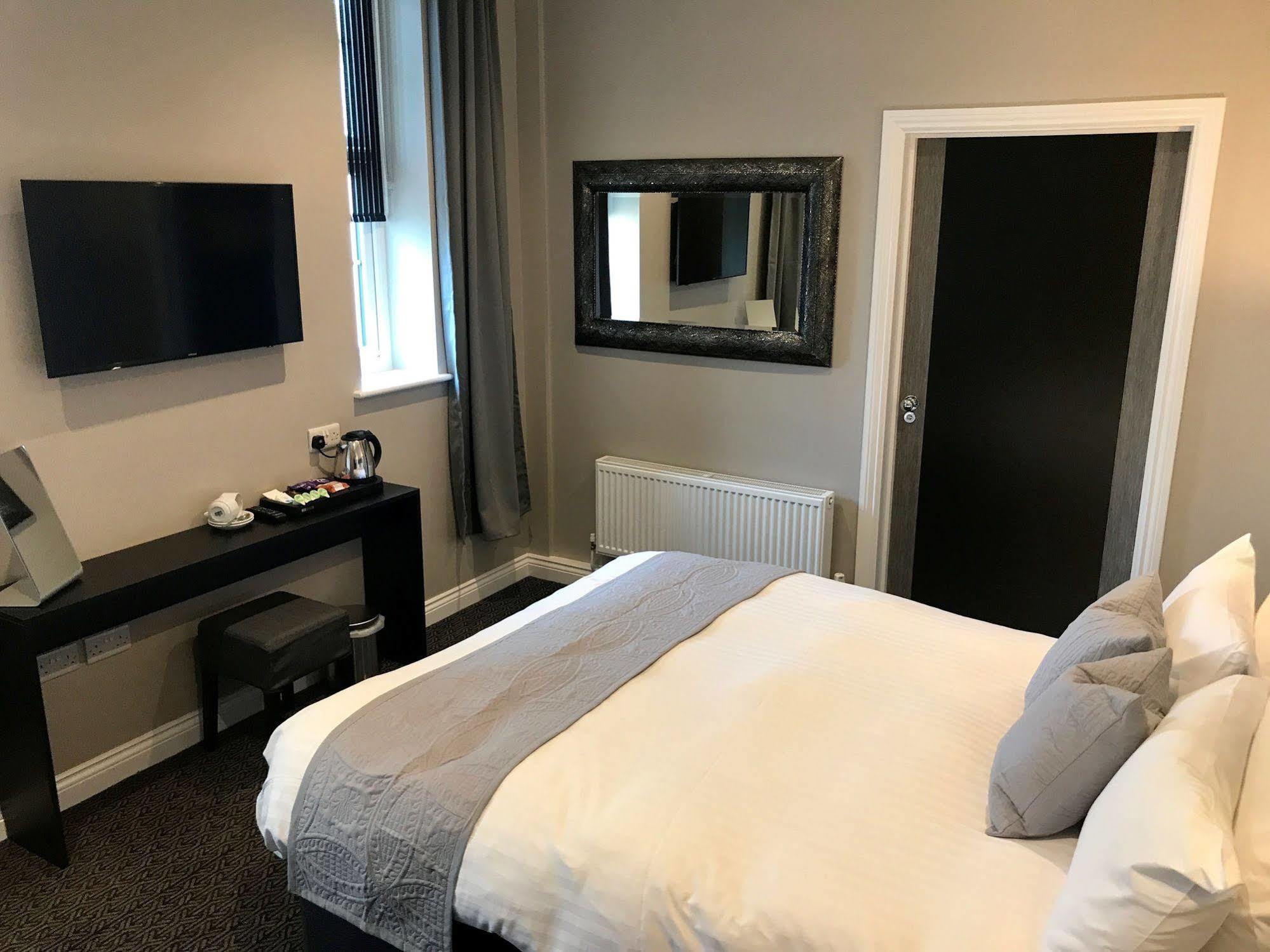The Raven Hotel Corby Eksteriør bilde