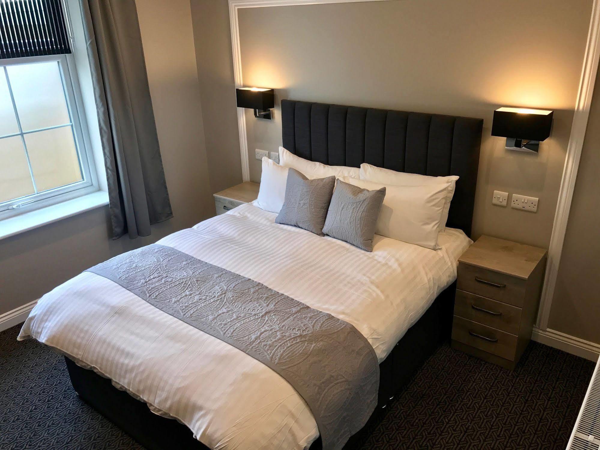 The Raven Hotel Corby Eksteriør bilde