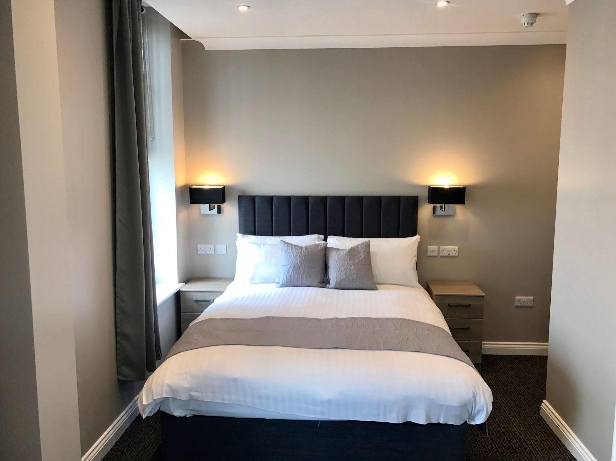 The Raven Hotel Corby Eksteriør bilde