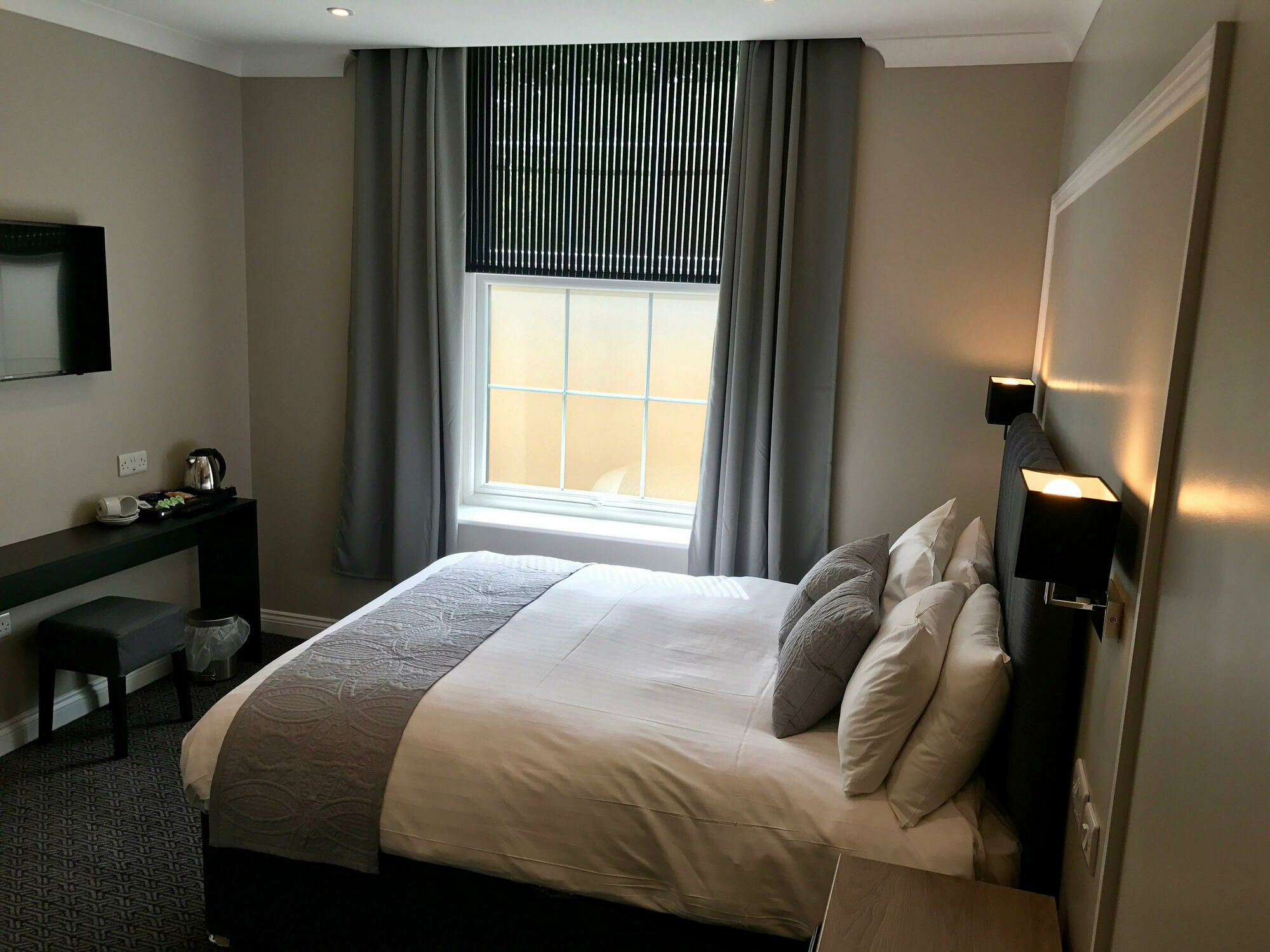The Raven Hotel Corby Eksteriør bilde